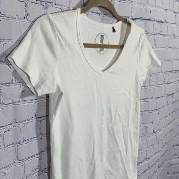 Tommy Bahama Women’s Vneck Short Sleeve Tee in White Size S - Picture 2 of 4